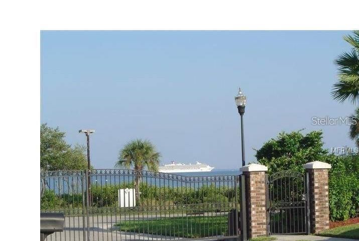 For Rent: $2,800 (3 beds, 2 baths, 1692 Square Feet)