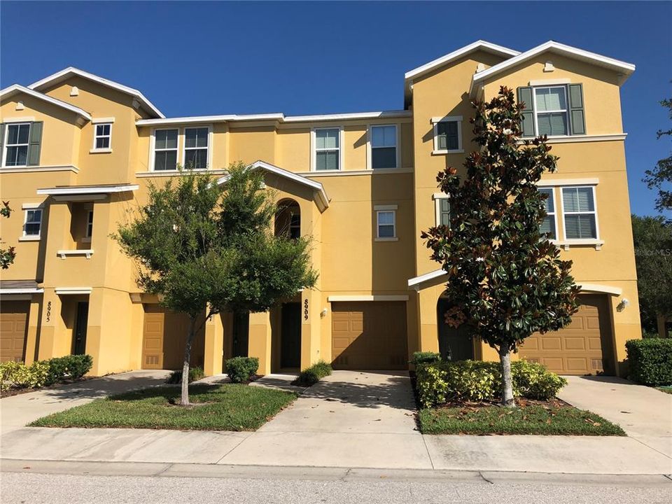 For Rent: $2,100 (2 beds, 2 baths, 1064 Square Feet)