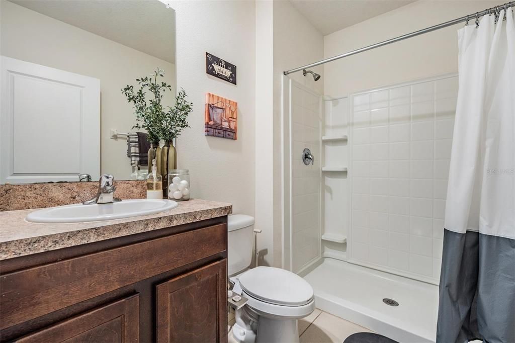 En Venta: $349,999 (5 camas, 3 baños, 2528 Pies cuadrados)
