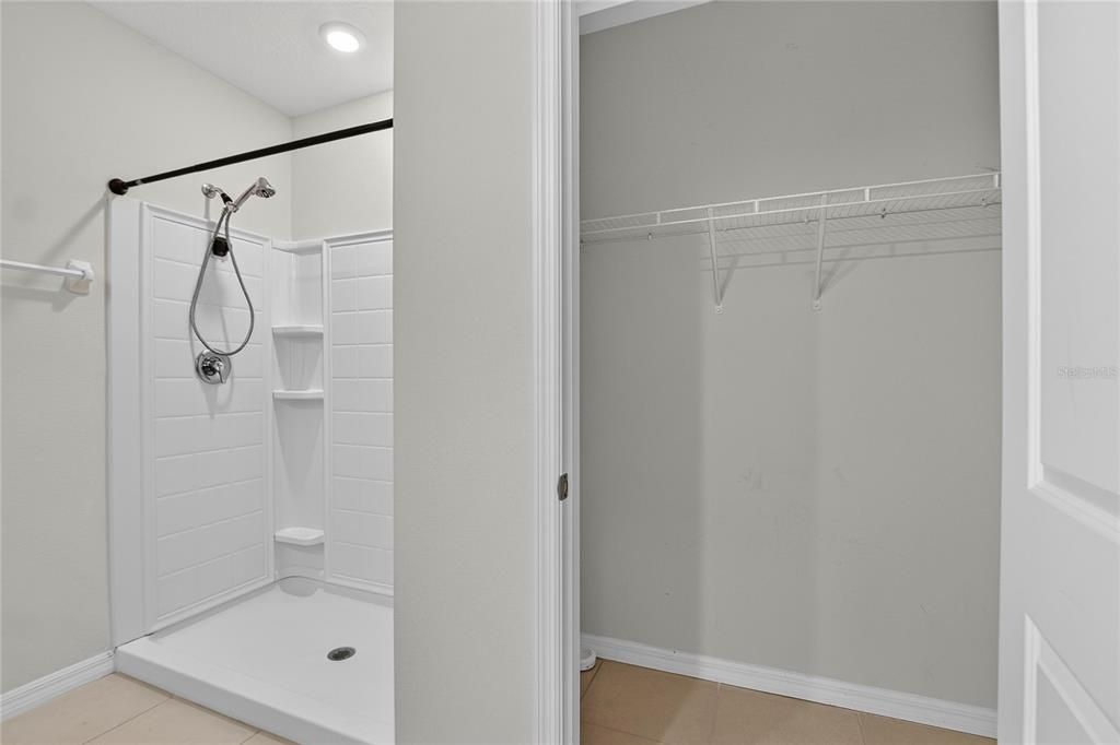 En Venta: $349,999 (5 camas, 3 baños, 2528 Pies cuadrados)