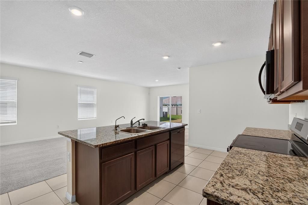 En Venta: $349,999 (5 camas, 3 baños, 2528 Pies cuadrados)