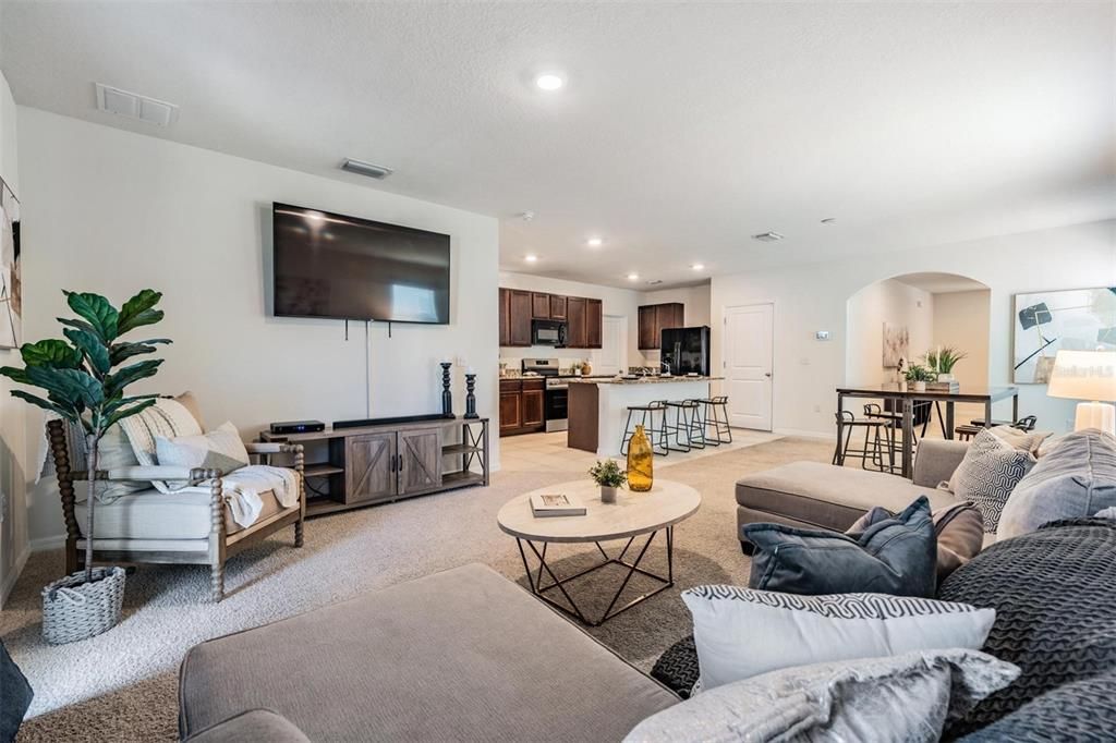 En Venta: $349,999 (5 camas, 3 baños, 2528 Pies cuadrados)