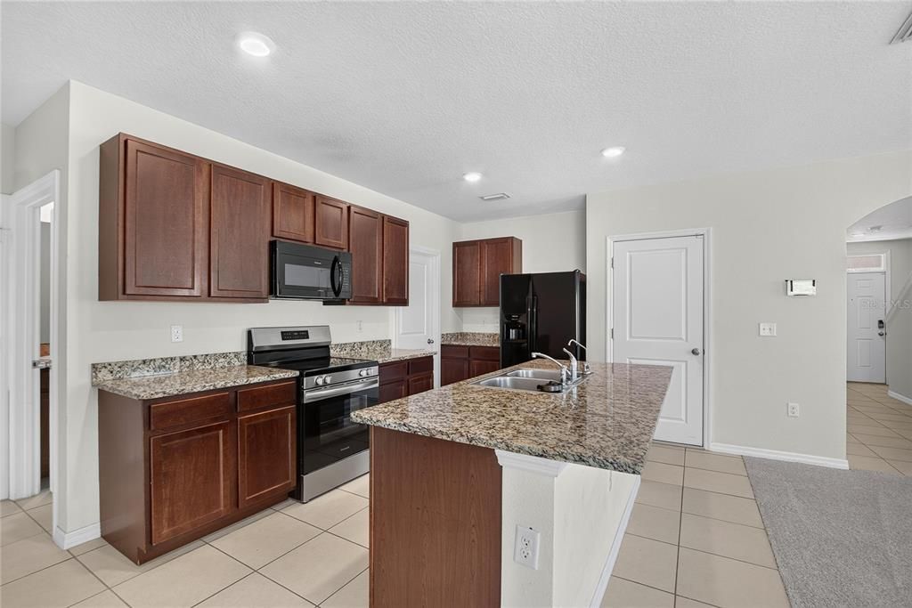 En Venta: $349,999 (5 camas, 3 baños, 2528 Pies cuadrados)