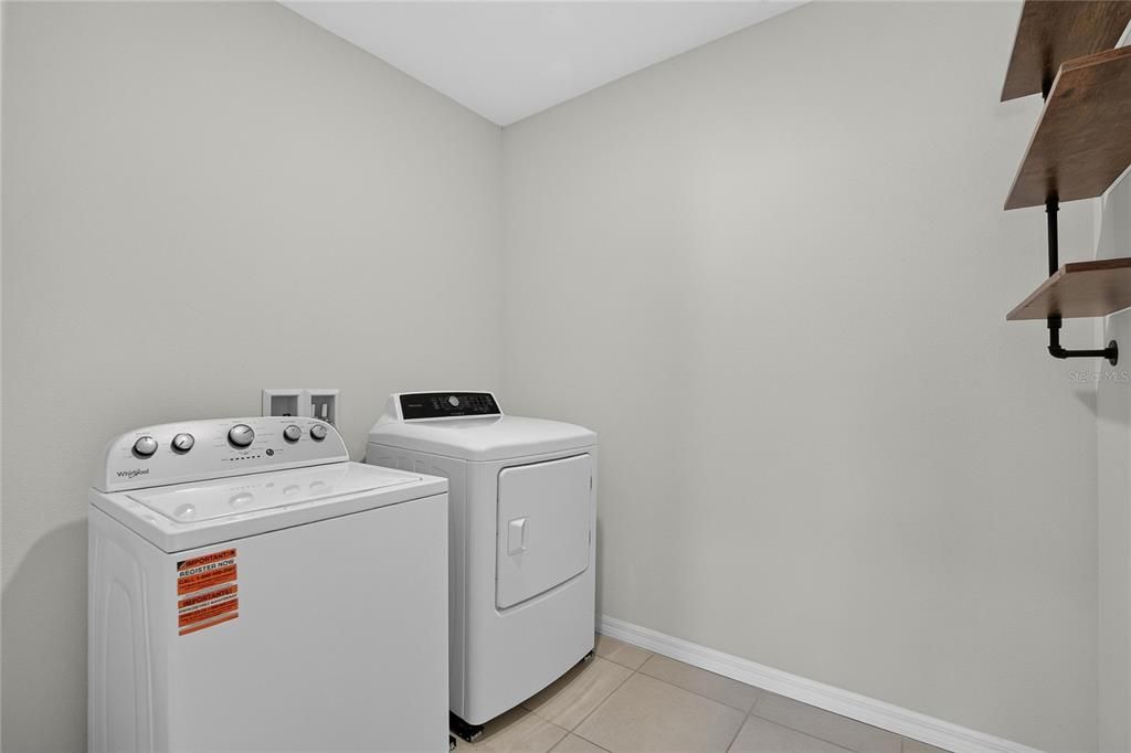 En Venta: $349,999 (5 camas, 3 baños, 2528 Pies cuadrados)