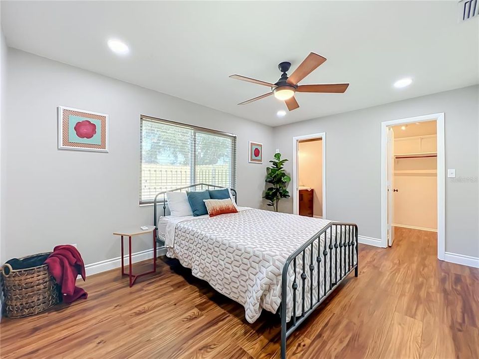 Activo con contrato: $334,999 (3 camas, 2 baños, 1398 Pies cuadrados)