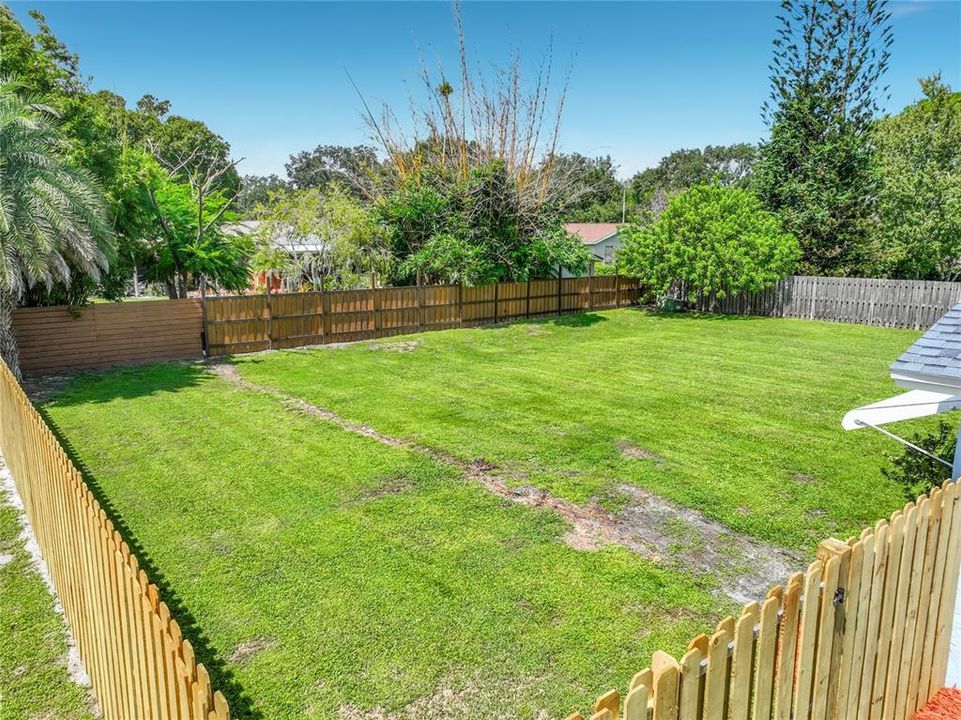 Activo con contrato: $334,999 (3 camas, 2 baños, 1398 Pies cuadrados)