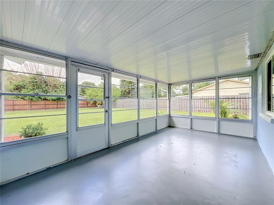 Activo con contrato: $334,999 (3 camas, 2 baños, 1398 Pies cuadrados)