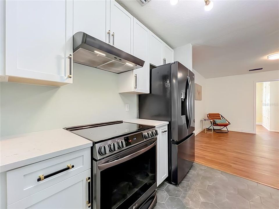 Activo con contrato: $334,999 (3 camas, 2 baños, 1398 Pies cuadrados)