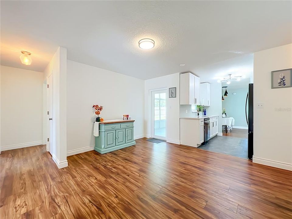 Activo con contrato: $334,999 (3 camas, 2 baños, 1398 Pies cuadrados)