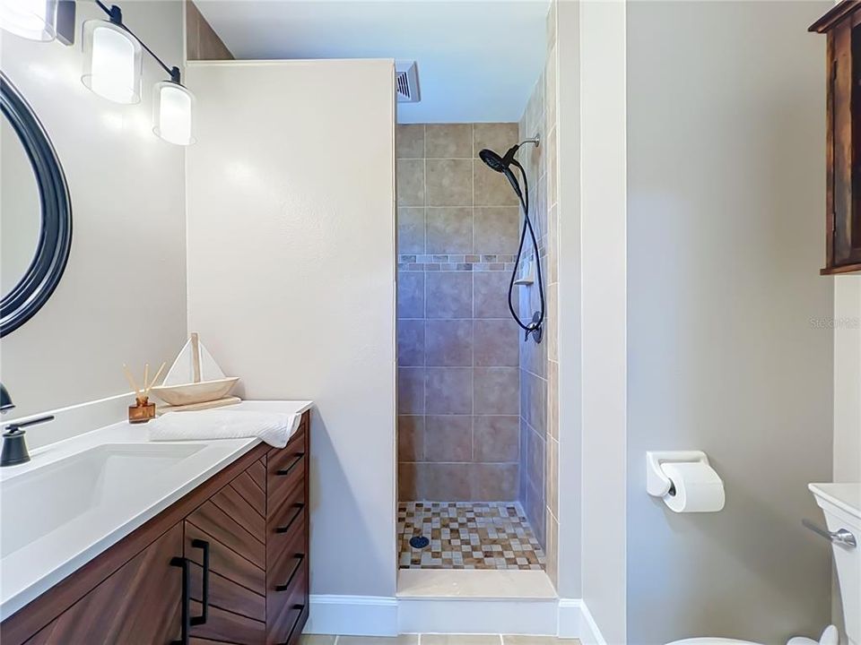 Activo con contrato: $334,999 (3 camas, 2 baños, 1398 Pies cuadrados)