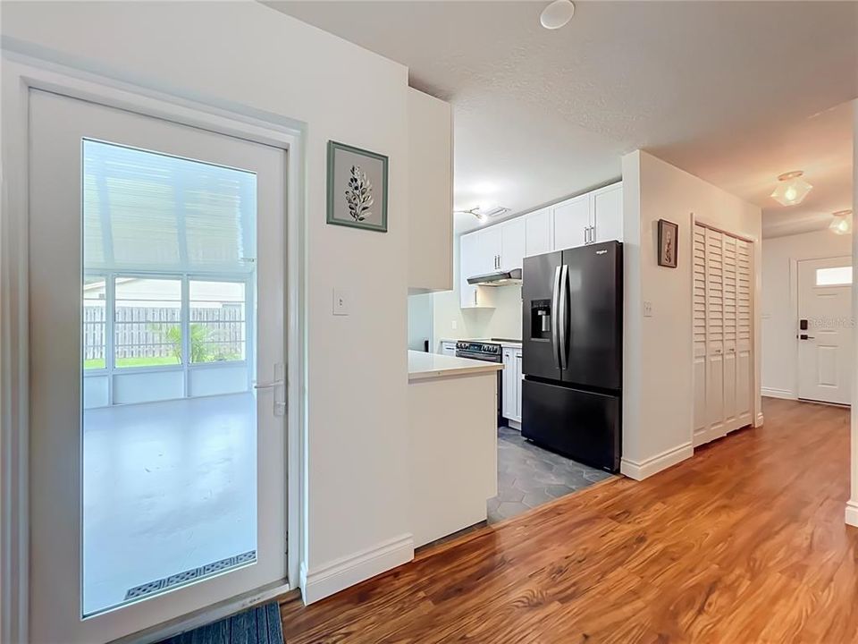 Activo con contrato: $334,999 (3 camas, 2 baños, 1398 Pies cuadrados)