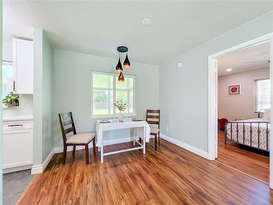 Activo con contrato: $334,999 (3 camas, 2 baños, 1398 Pies cuadrados)