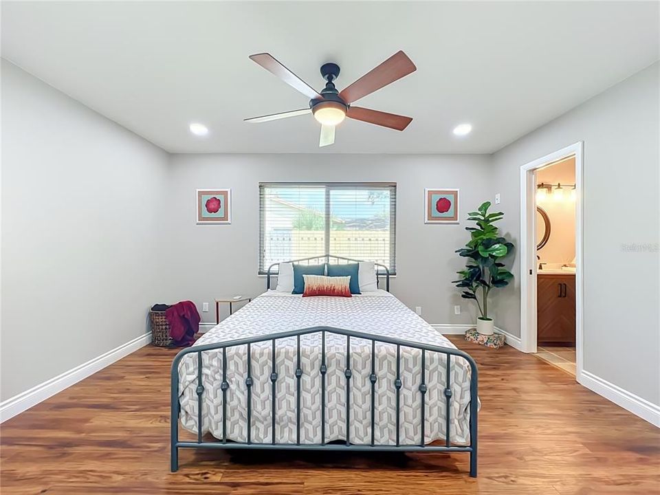 Activo con contrato: $334,999 (3 camas, 2 baños, 1398 Pies cuadrados)