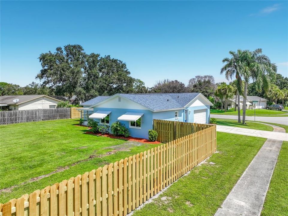 Activo con contrato: $334,999 (3 camas, 2 baños, 1398 Pies cuadrados)