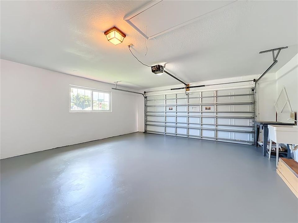 Activo con contrato: $334,999 (3 camas, 2 baños, 1398 Pies cuadrados)