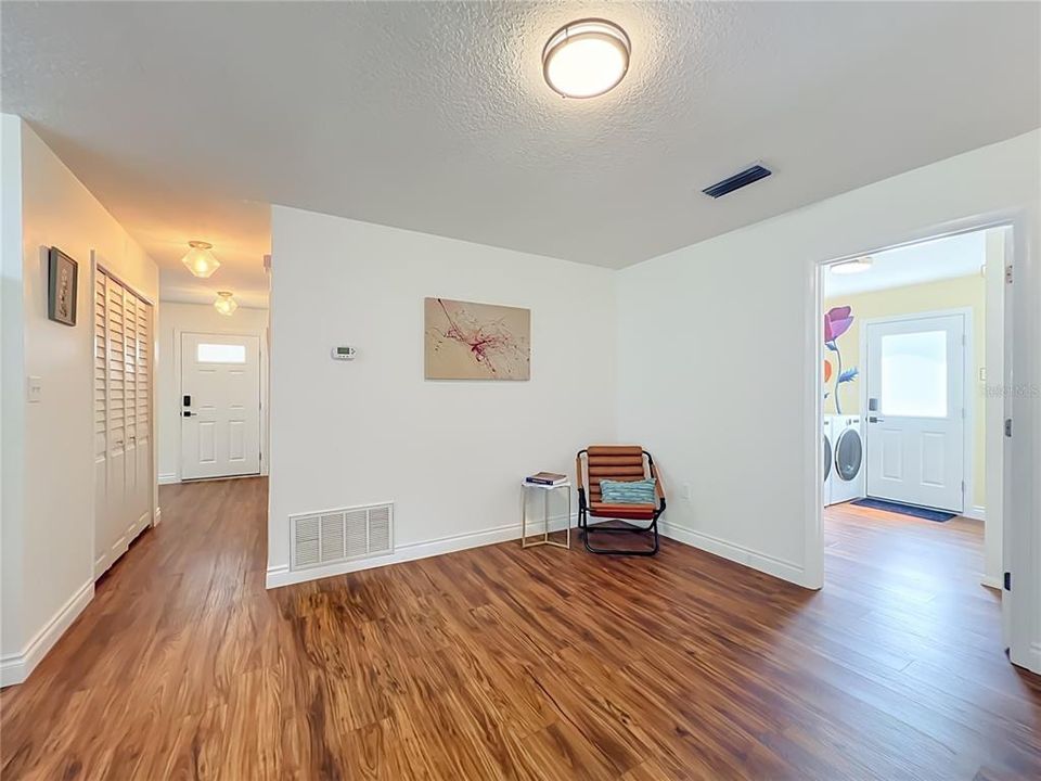 Activo con contrato: $334,999 (3 camas, 2 baños, 1398 Pies cuadrados)