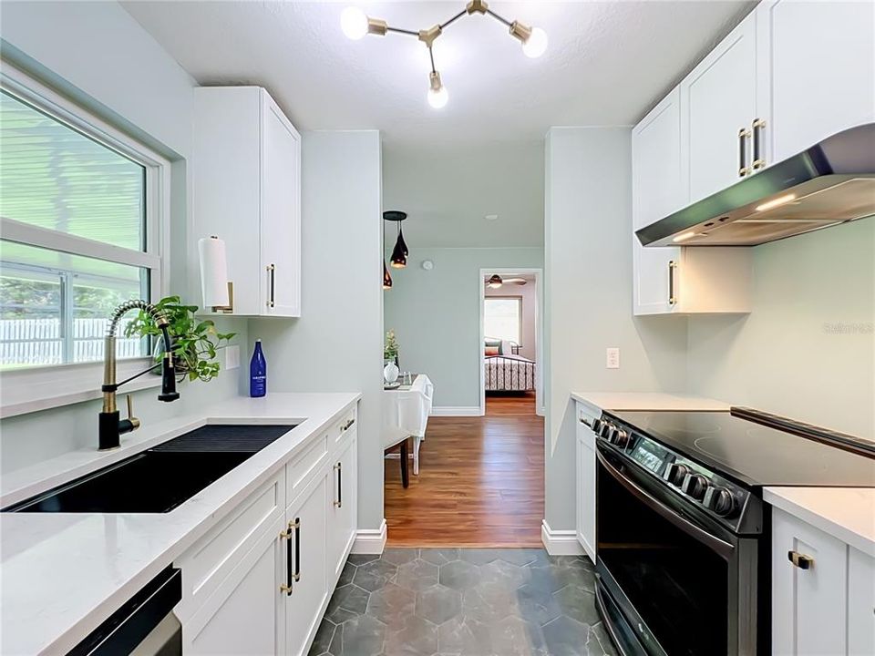 Activo con contrato: $334,999 (3 camas, 2 baños, 1398 Pies cuadrados)
