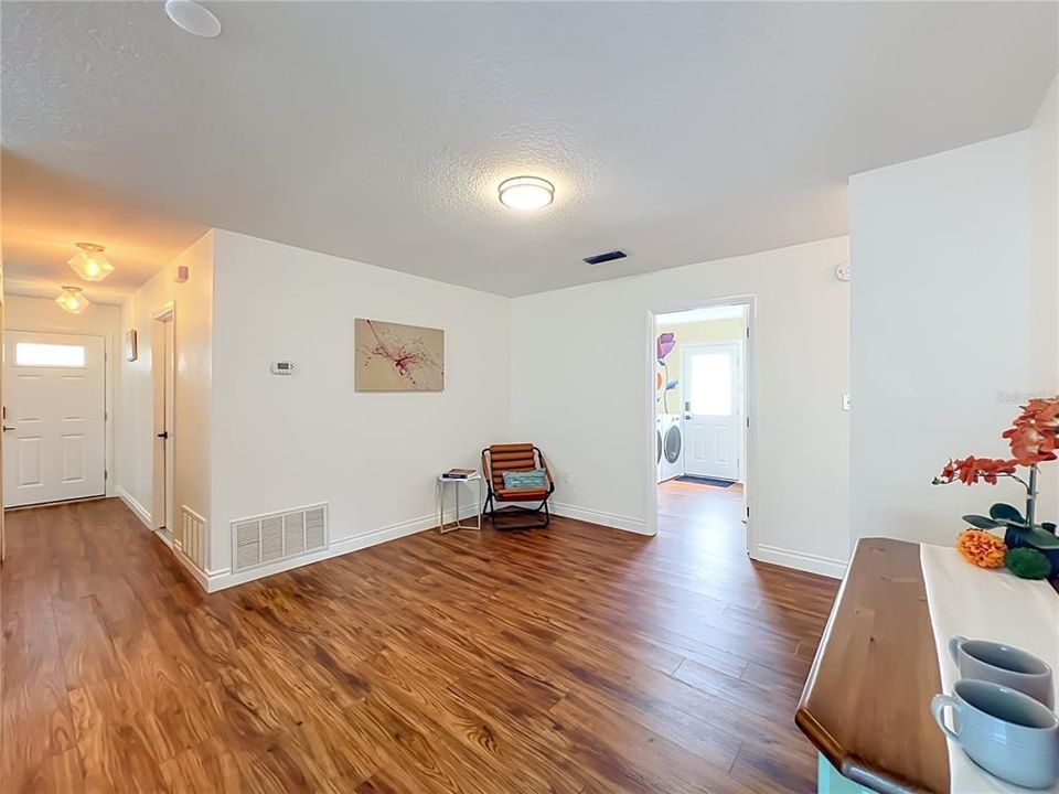 Activo con contrato: $334,999 (3 camas, 2 baños, 1398 Pies cuadrados)