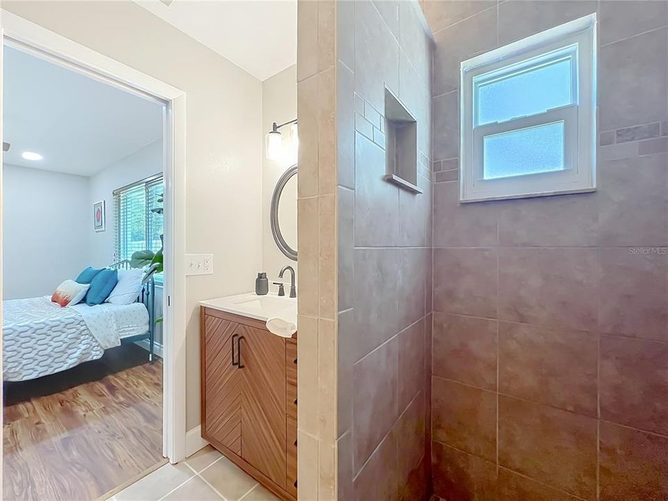 Activo con contrato: $334,999 (3 camas, 2 baños, 1398 Pies cuadrados)