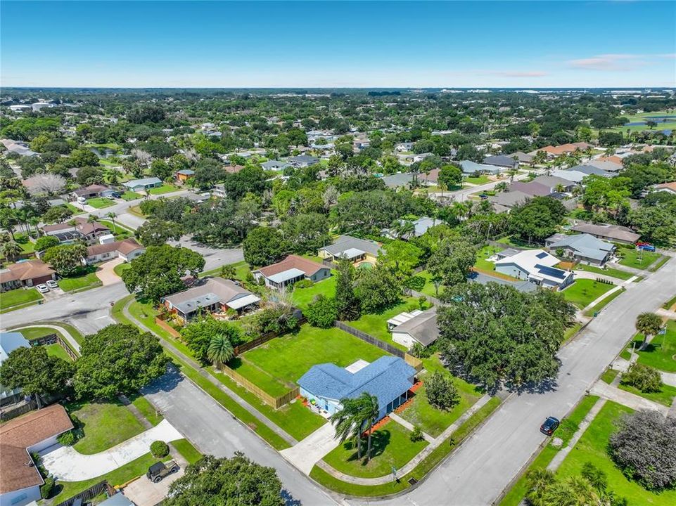 Activo con contrato: $334,999 (3 camas, 2 baños, 1398 Pies cuadrados)