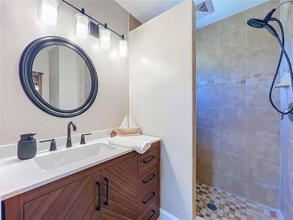 Activo con contrato: $334,999 (3 camas, 2 baños, 1398 Pies cuadrados)