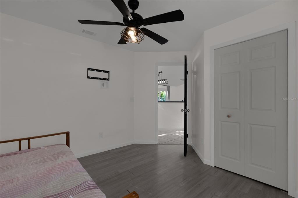 En Venta: $299,000 (3 camas, 2 baños, 1302 Pies cuadrados)