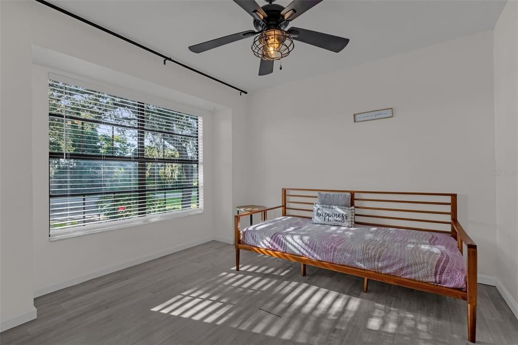 En Venta: $299,000 (3 camas, 2 baños, 1302 Pies cuadrados)