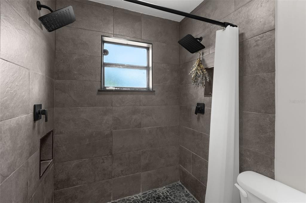 En Venta: $299,000 (3 camas, 2 baños, 1302 Pies cuadrados)
