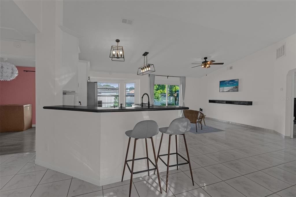 En Venta: $299,000 (3 camas, 2 baños, 1302 Pies cuadrados)