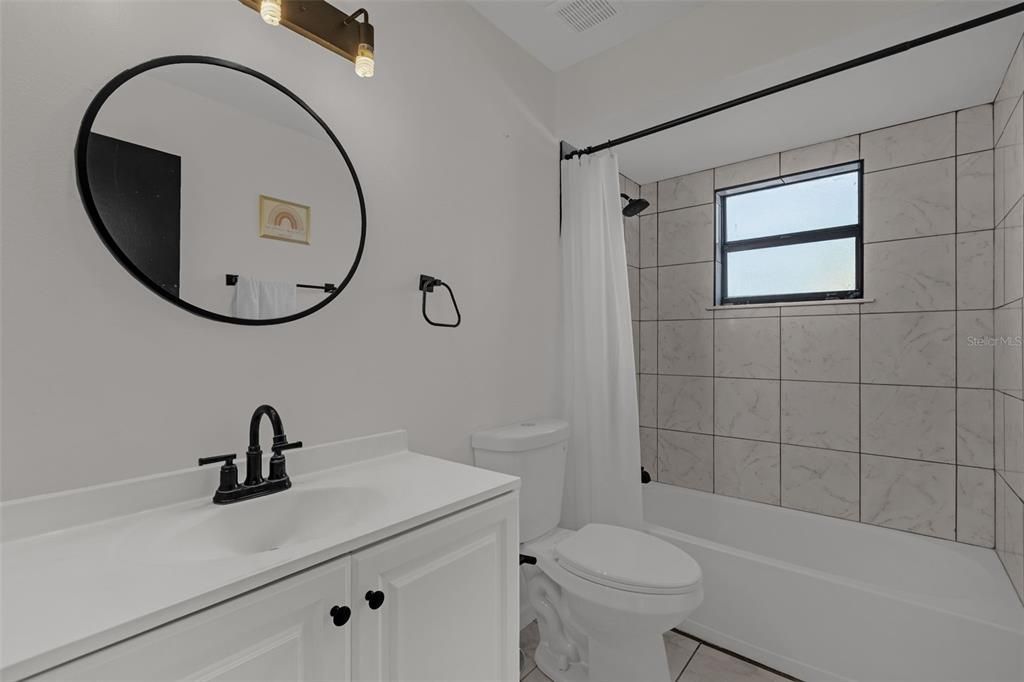 En Venta: $299,000 (3 camas, 2 baños, 1302 Pies cuadrados)