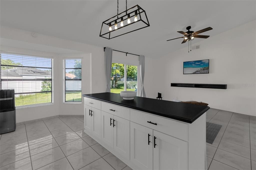 En Venta: $299,000 (3 camas, 2 baños, 1302 Pies cuadrados)