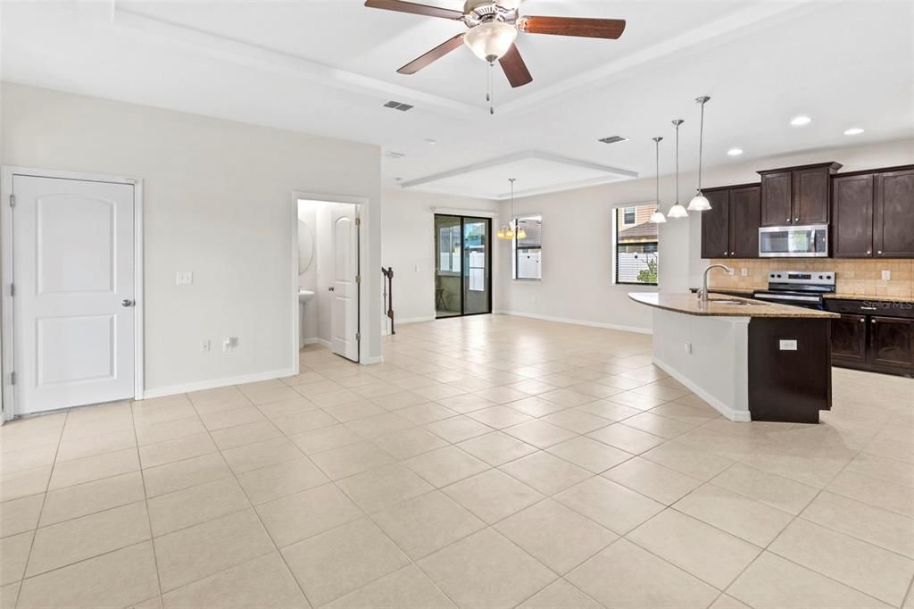 En Venta: $399,900 (4 camas, 2 baños, 2466 Pies cuadrados)