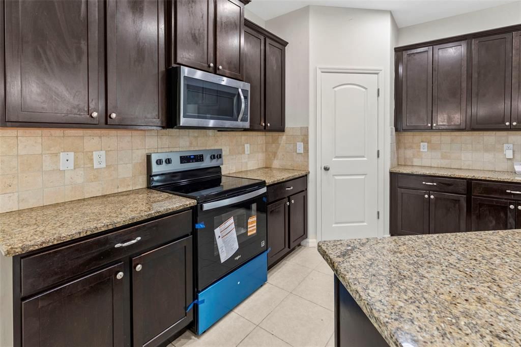 En Venta: $399,900 (4 camas, 2 baños, 2466 Pies cuadrados)