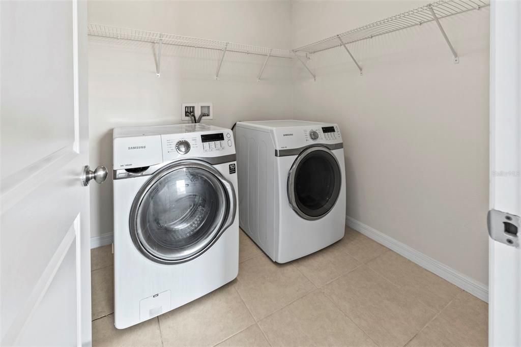 En Venta: $399,900 (4 camas, 2 baños, 2466 Pies cuadrados)