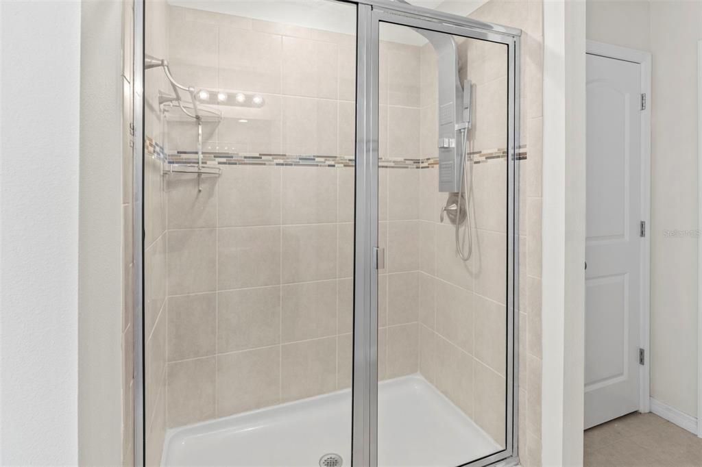 En Venta: $399,900 (4 camas, 2 baños, 2466 Pies cuadrados)