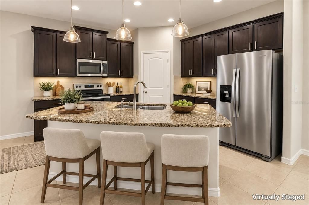 En Venta: $399,900 (4 camas, 2 baños, 2466 Pies cuadrados)