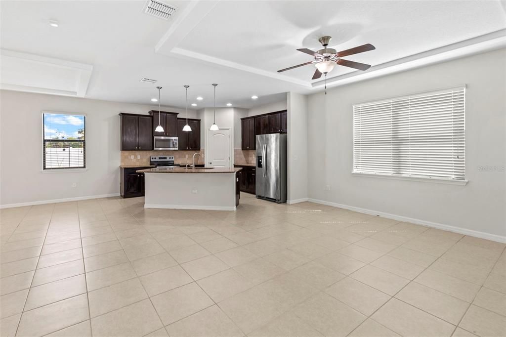 En Venta: $399,900 (4 camas, 2 baños, 2466 Pies cuadrados)