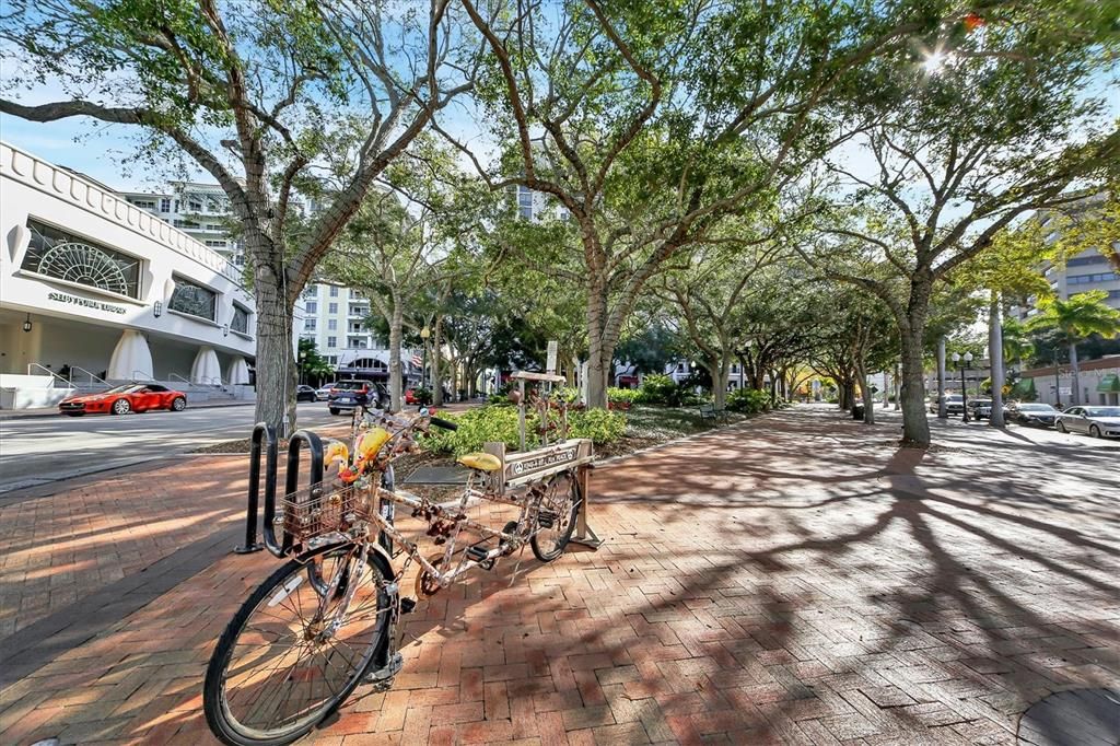 For Sale: $425,000 (2 beds, 2 baths, 1956 Square Feet)