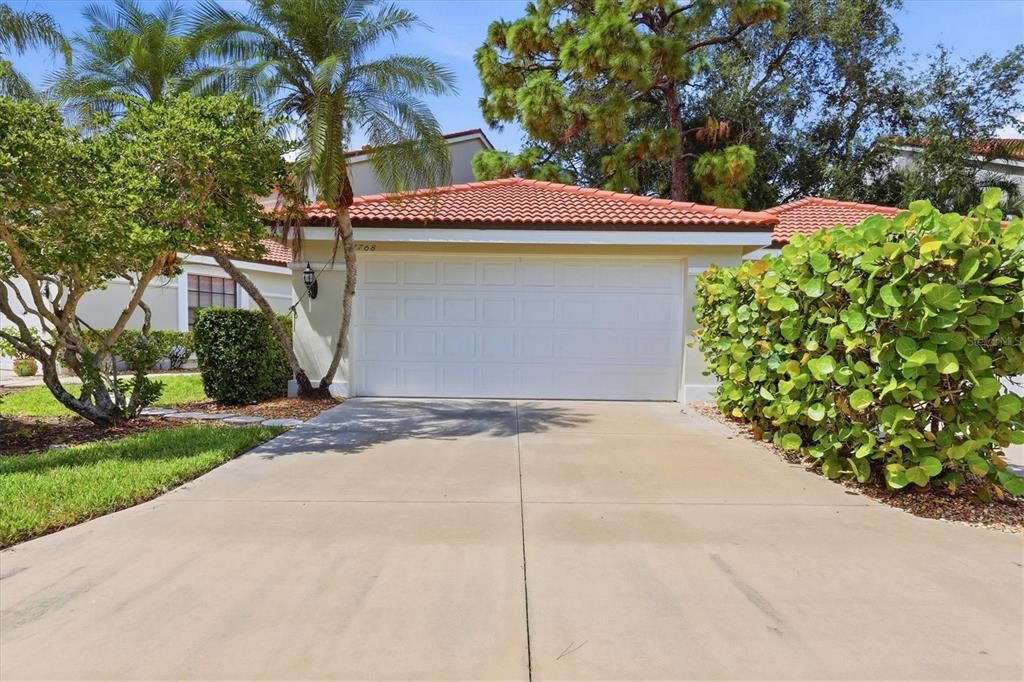 For Sale: $425,000 (2 beds, 2 baths, 1956 Square Feet)