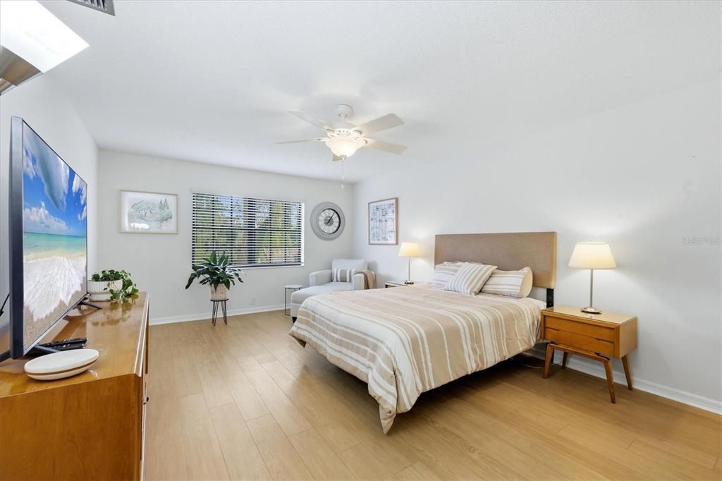 For Sale: $425,000 (2 beds, 2 baths, 1956 Square Feet)
