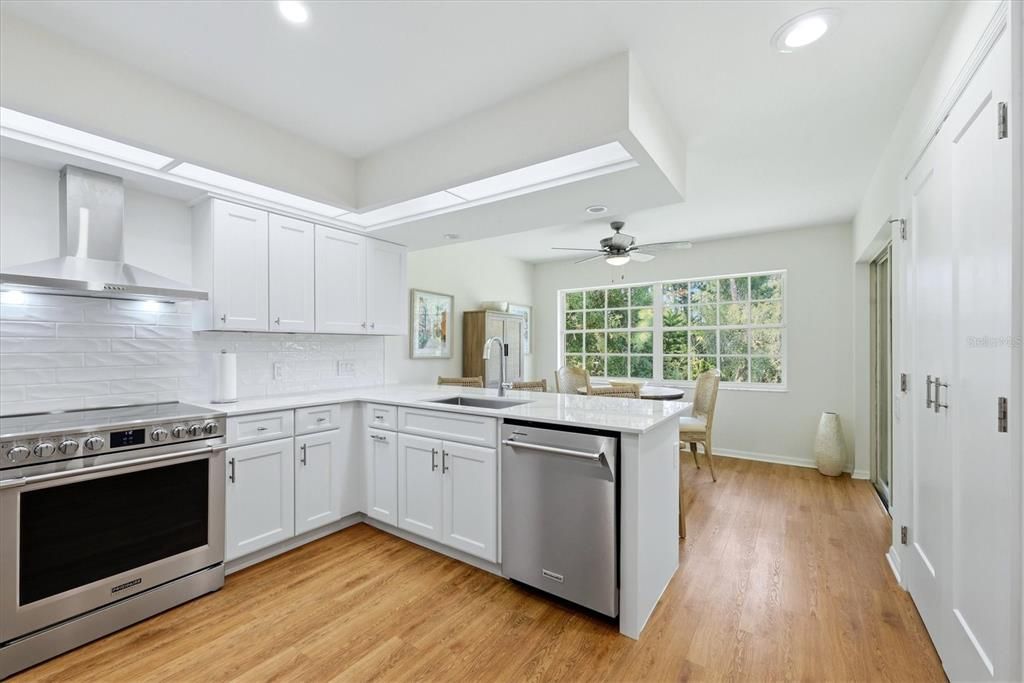 For Sale: $425,000 (2 beds, 2 baths, 1956 Square Feet)