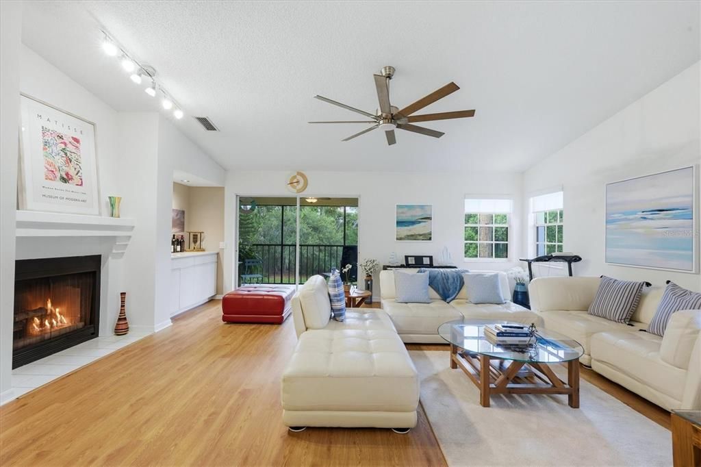For Sale: $425,000 (2 beds, 2 baths, 1956 Square Feet)
