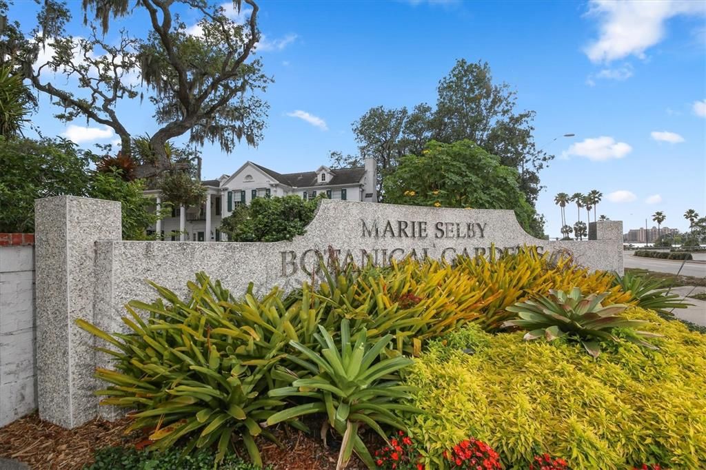 For Sale: $425,000 (2 beds, 2 baths, 1956 Square Feet)