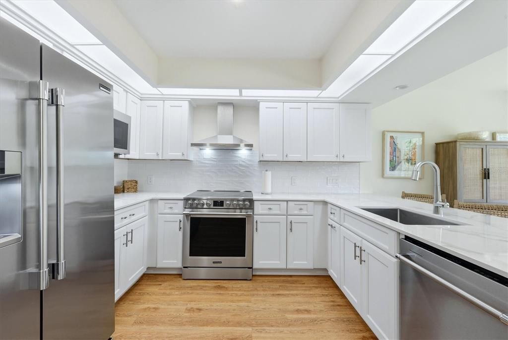 For Sale: $425,000 (2 beds, 2 baths, 1956 Square Feet)