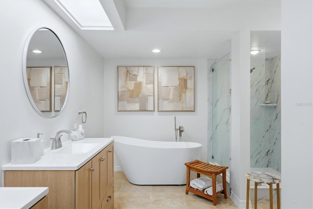 For Sale: $425,000 (2 beds, 2 baths, 1956 Square Feet)