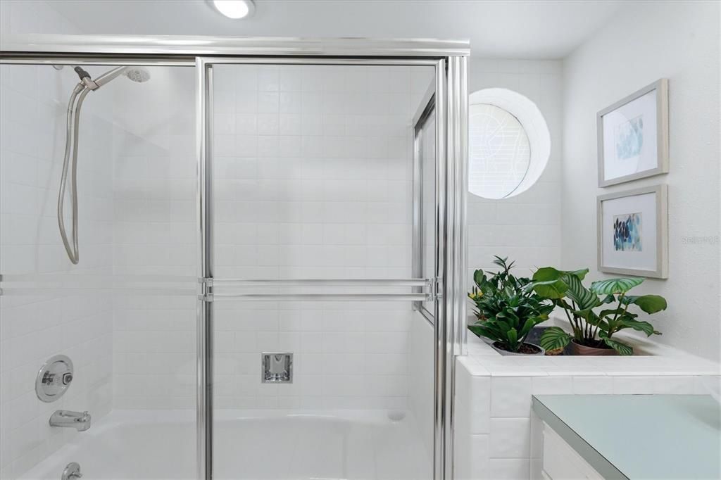 For Sale: $425,000 (2 beds, 2 baths, 1956 Square Feet)
