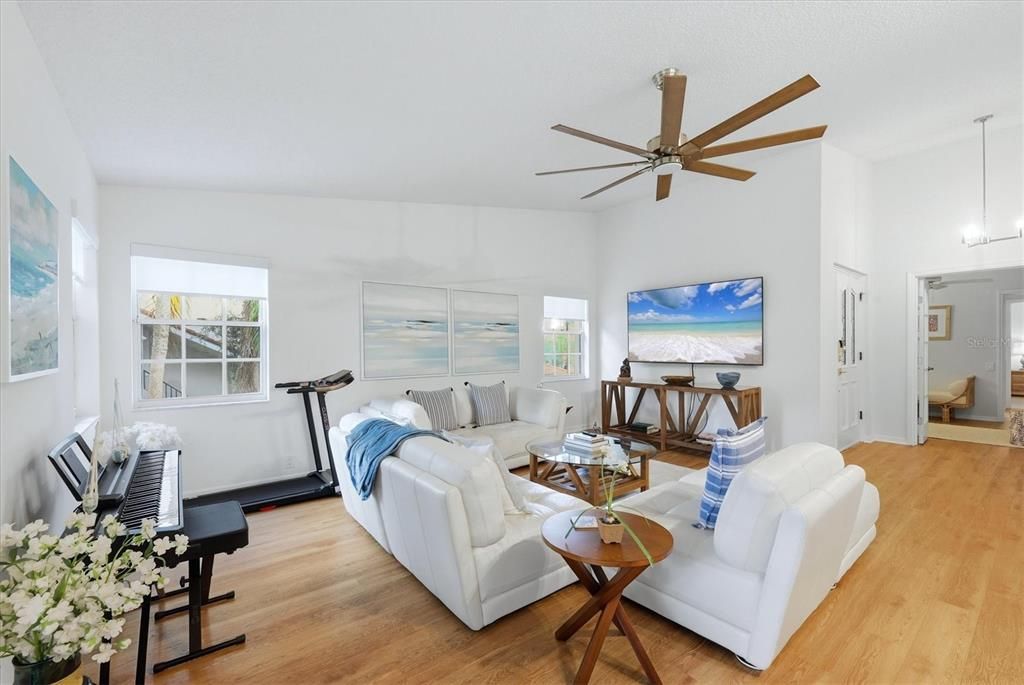 For Sale: $425,000 (2 beds, 2 baths, 1956 Square Feet)