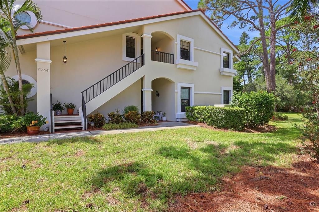 For Sale: $425,000 (2 beds, 2 baths, 1956 Square Feet)