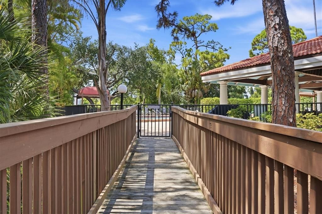 For Sale: $425,000 (2 beds, 2 baths, 1956 Square Feet)
