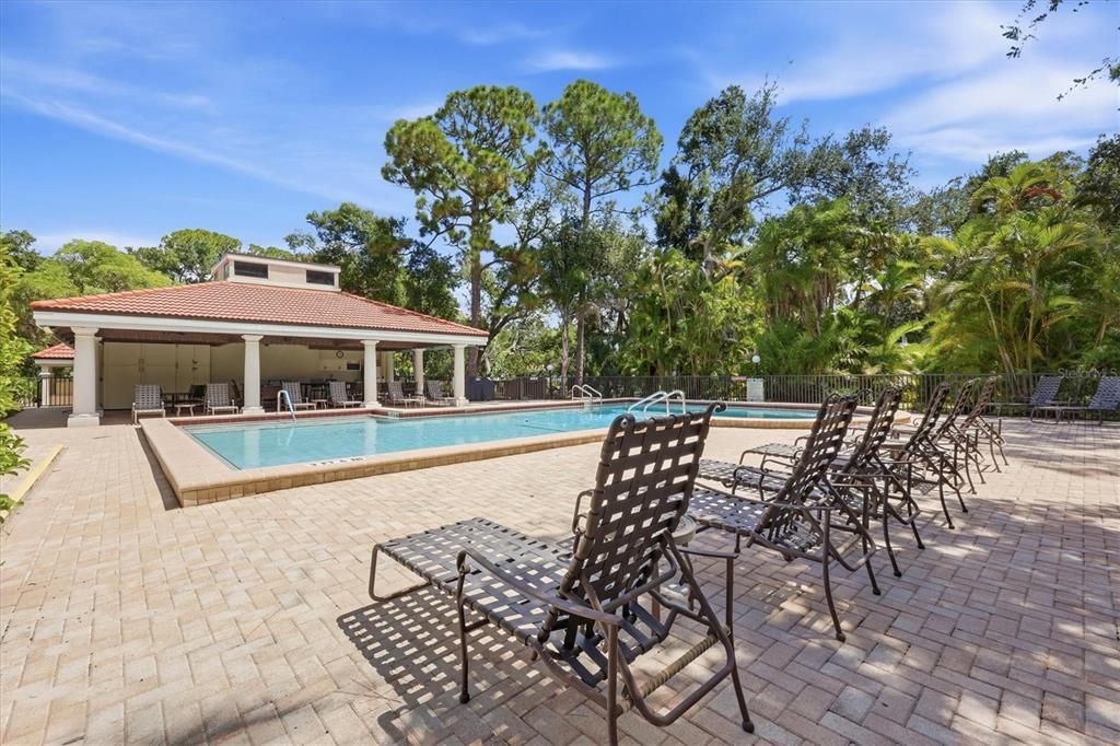 For Sale: $425,000 (2 beds, 2 baths, 1956 Square Feet)